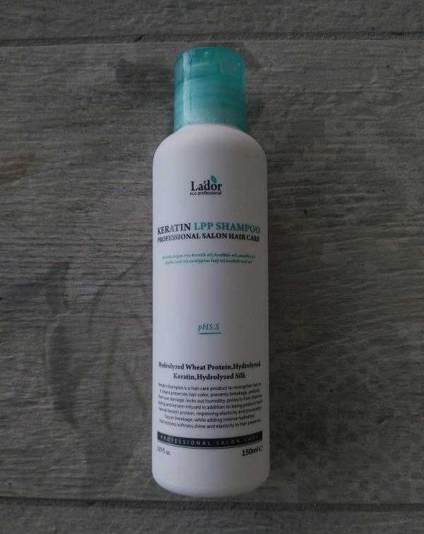Безсульфатный протеиновый шампунь Lador Keratin LPP Shampoo фото