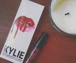 Жидкая помада для губ Kylie Matte Liquid