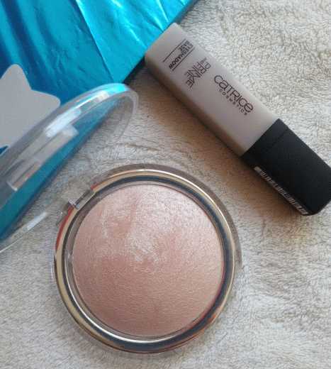 Catrice Prime And Fine Eyeshadow Base   