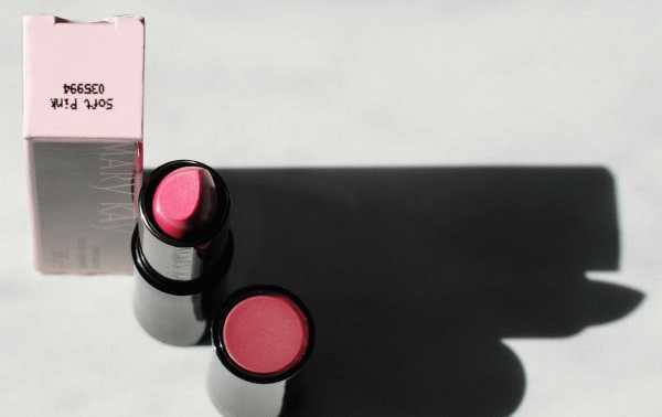 Естественность или помада Mary Kay Creme Lipstick в оттенке Soft Pink (Нежный розовый) фото