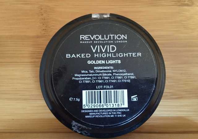 Космический Vivid Baked Highlighter от Makeup Revolution London в оттенке Golden lights фото