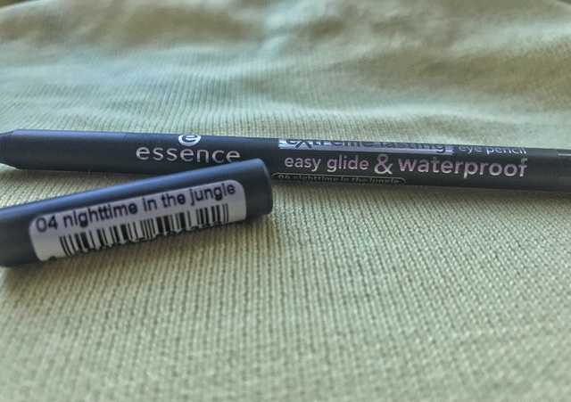 Водостойкий карандаш для глаз от Essence
