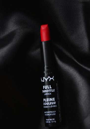NYX Full Throttle Lipstick  фото