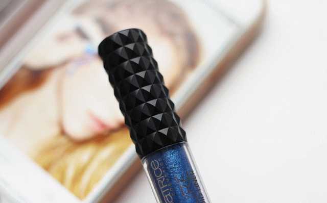 Catrice Rock Couture Liquid liner 020 Bluellet For My Valentine и синие стрелки фото