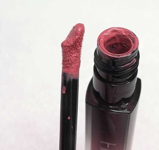 Дайте две: Demi Matte Cream Lipstick от Huda Beauty фото