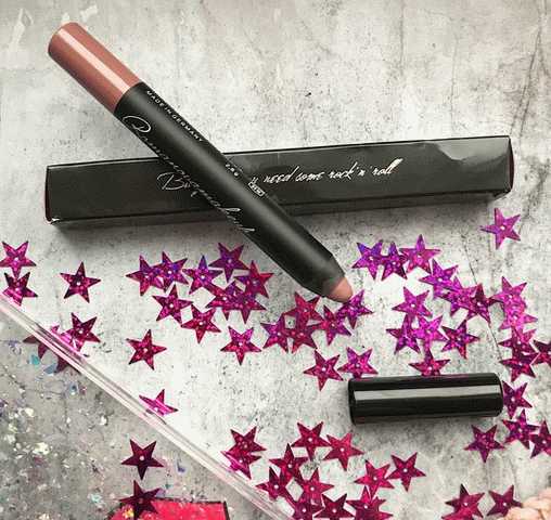 Sexy Lipstick Pen Velvet: помада-карандаш Romanovamakeup в оттенке Praline фото