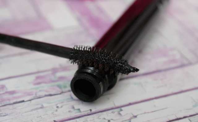 Эффект &quot;макияж без макияжа&quot; с тушью Rolly Curl Volume black от Missha фото