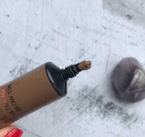 Makeup Revolution: Ultra Aqua Brow Tint и Pro Fix MakeUp fixing spray фото