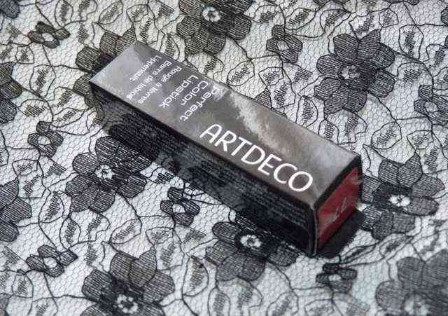 Artdeco Perfect Color Lipstick          