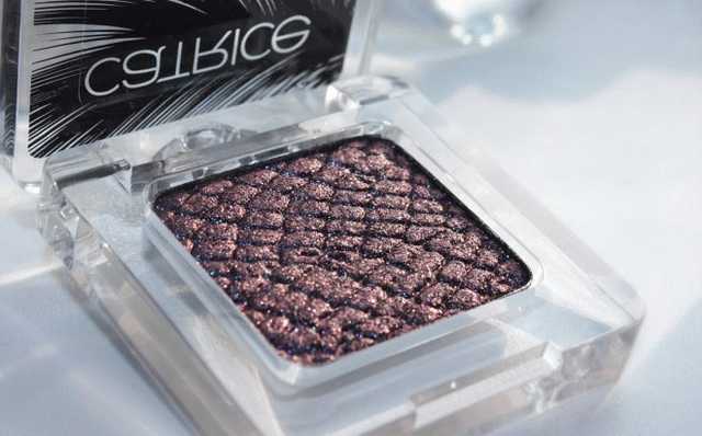 Catrice &quot;Feathered Fall&quot; Collection Fall 2014 Limited Edition Luxury Eyeshadow C02 Plum Plumes фото