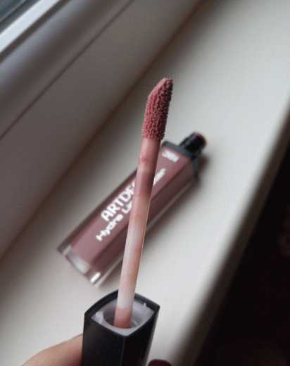 Вкусная карамелька Hydra Lip Booster от Artdeco в оттенке 36 и дополнение к ней в виде карандашика этой же фирмы фото