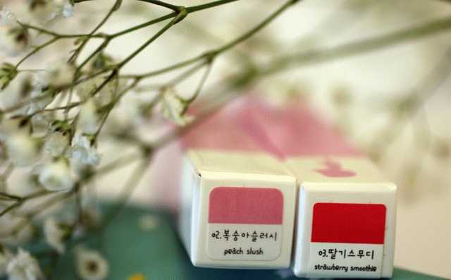 Тинт для губ Yadah Lovely Lip Tint Stick оттенки peach и strawberry - идеальные тинты с увлажняющими свойствами фото