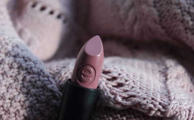 Essence longlasting lipstick nude в оттенке 03 Сome naturally фото