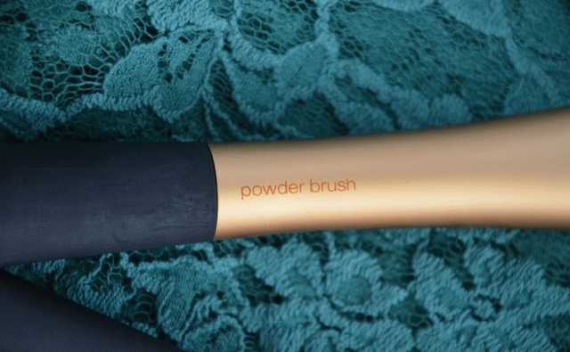 Real Techniques Blush Brush  фото