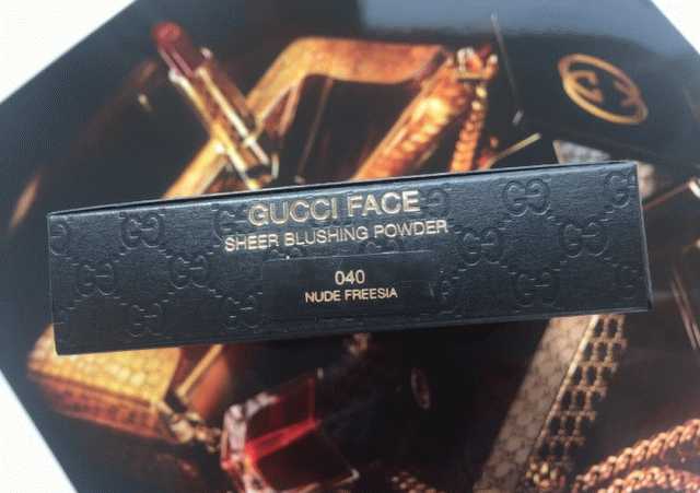 Gucci face Sheer Blushing Powder в оттенке #040 nude freesia фото
