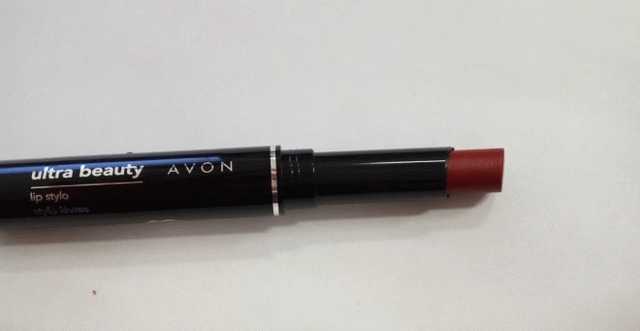 Красное волшебство Avon Ultra beauty lip stylo фото