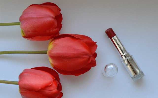 Красный тюльпан Rouge Unlimited lipstick rouge a levres RD 163, Shu Uemura фото