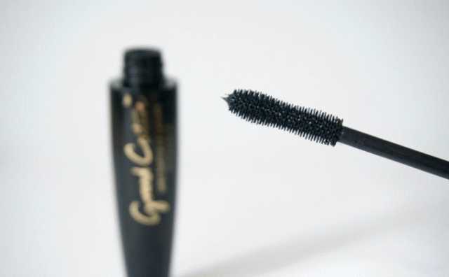 Бюджетная тушь для ресниц Eveline Grand Couture Spectacular Lashes Mascara black фото