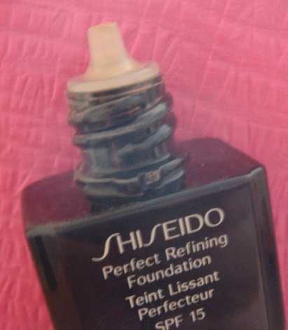 Shiseido Perfect Refining Foundation SPF 15  фото