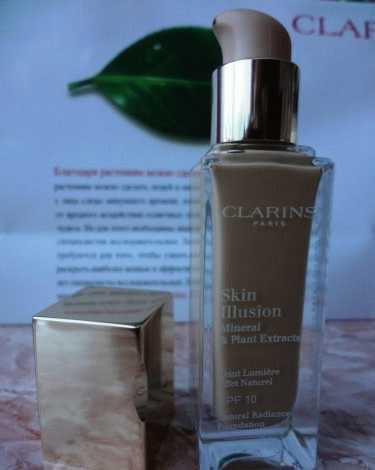 Тональный крем Skin Illusion, помада-блеск Joli Rouge и много подарков от марки Clarins фото