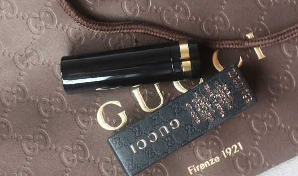 Gucci Luxurious Moisture-Rich Lipstick в оттенке Fever 350 фото