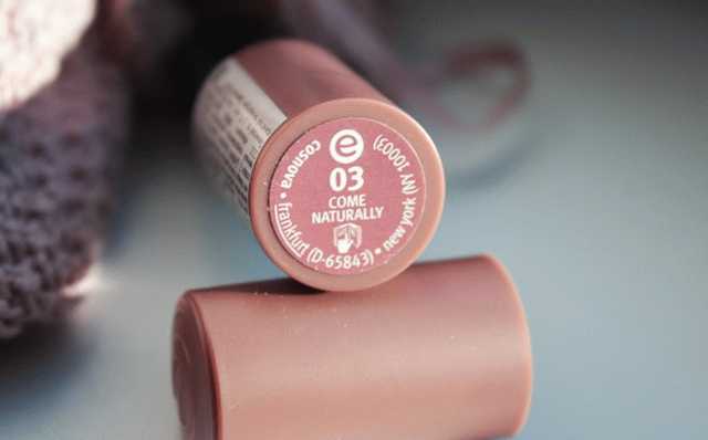 Essence longlasting lipstick nude в оттенке 03 Сome naturally фото