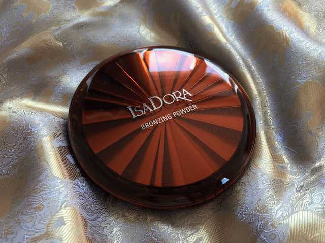 Хорошая парочка: IsaDora Bronzing Powder - 87 Golden Tan + IsaDora Bronzer Blush фото