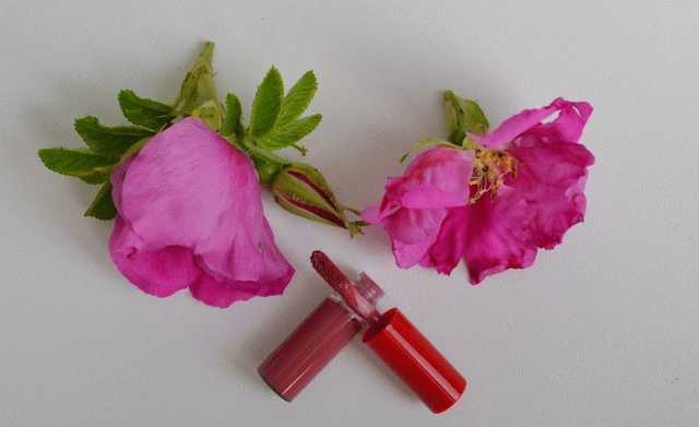 Губы от Armani: классический красный или повседневный розовый? фото