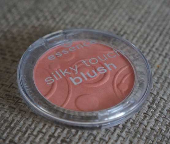 Essence Silky Touch Blush  фото