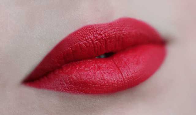 Набор блесков для губ от Amway Artistry &quot;Velvet kiss lip trio&quot; фото