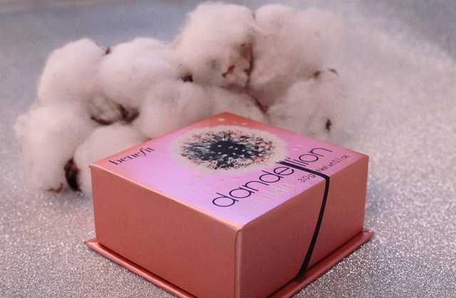Высветляющая пудра-люминайзер Benefit Dandelion Twinkle фото
