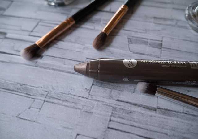 Тени- карандаш для век Hypoallergenic Waterproof Stick Eyeshadow Тон 05, Bell фото