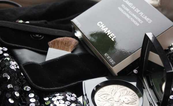 Chanel Camelia De Plumes Poudre illuminatrice Highlighting Powder  фото