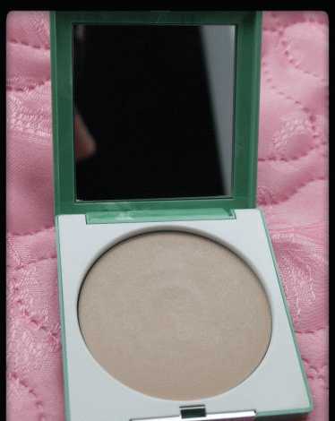 Clinique Stay Matte Sheer Pressed Powder Oil-Free  фото