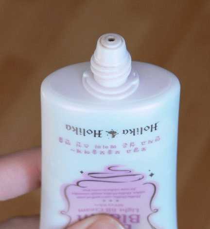 Любителям корейских штучек: Holika Holika Baby Bloom Light BB Cream (Spf25 PA + +) 50ml фото