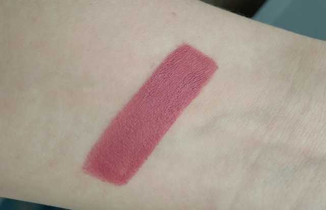Помада для губ Essence velvet matte lipstick 03 Dusty romance фото