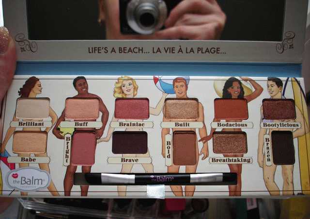 Все на пляж! Обзор и макияжи с палеткой теней для век The Balm Nude beach фото