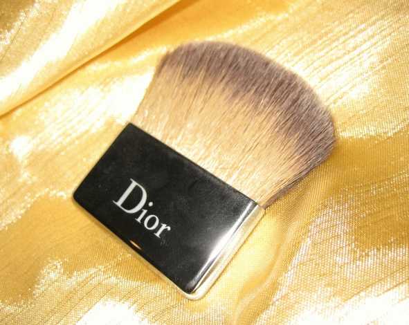 Dior Diorskin Nude Compact Natural Glow Radiant Powder Foundation SPF 10 PA+++  фото