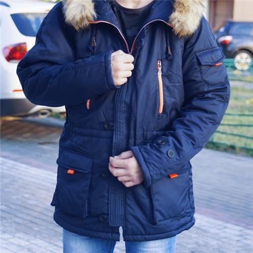 Стильная зимняя удлиненная мужская куртка с меховым капюшоном. фото