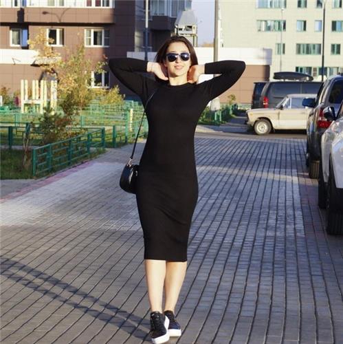 Очаровательное черное платье-лапша. фото