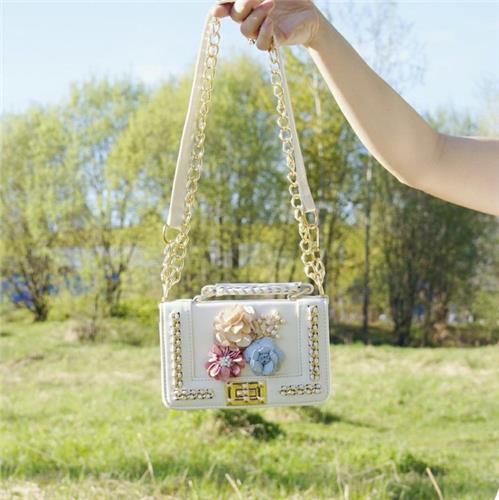 Очаровательная сумочка с цветами Kavard фото