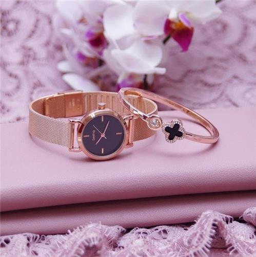 Женские кварцевые наручные часы с изящным браслетом в комплекте. фото